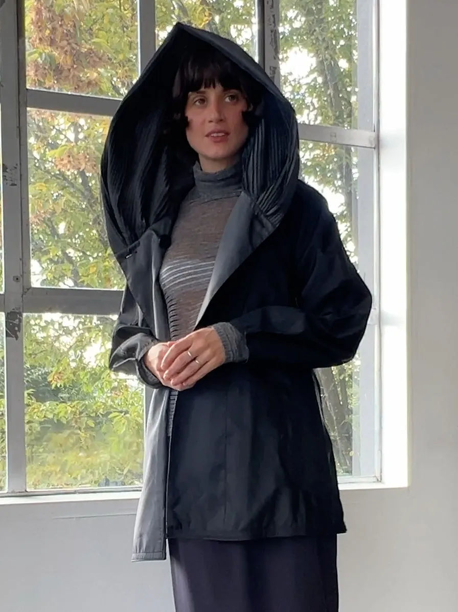 Pleated Hood Reversible Jacket (M)